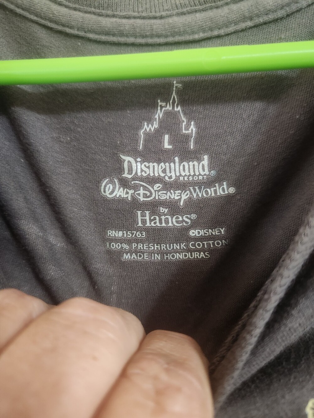 Disneyland Walt Disney World Fantasyland T-shirt Size Large P2p 21.5 - Picture 3 of 9